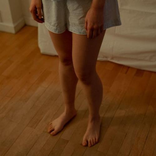 Moda dla niskich kobiet: 15 trików stylizacyjnych, które optycznie dodadzą centymetrów