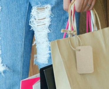 Jak przestać impulsywnie kupować ubrania: 12 skutecznych sposobów na świadome zakupy i oszczędności