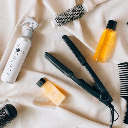 Pielęgnacja włosów krok po kroku: kompletny przewodnik od mycia po stylizację