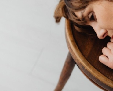 Dlaczego ciągle jestem zmęczona psychicznie? 9 najczęstszych przyczyn i sprawdzone sposoby na ulgę