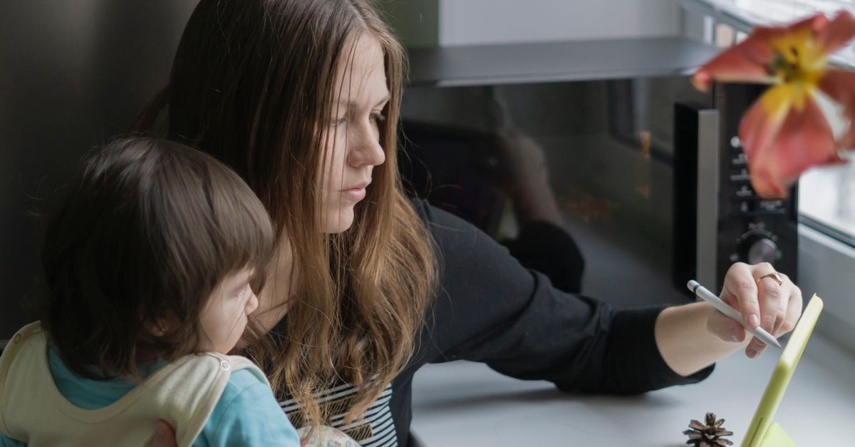 Mama w pracy: jak znaleźć balans między karierą a rodziną?